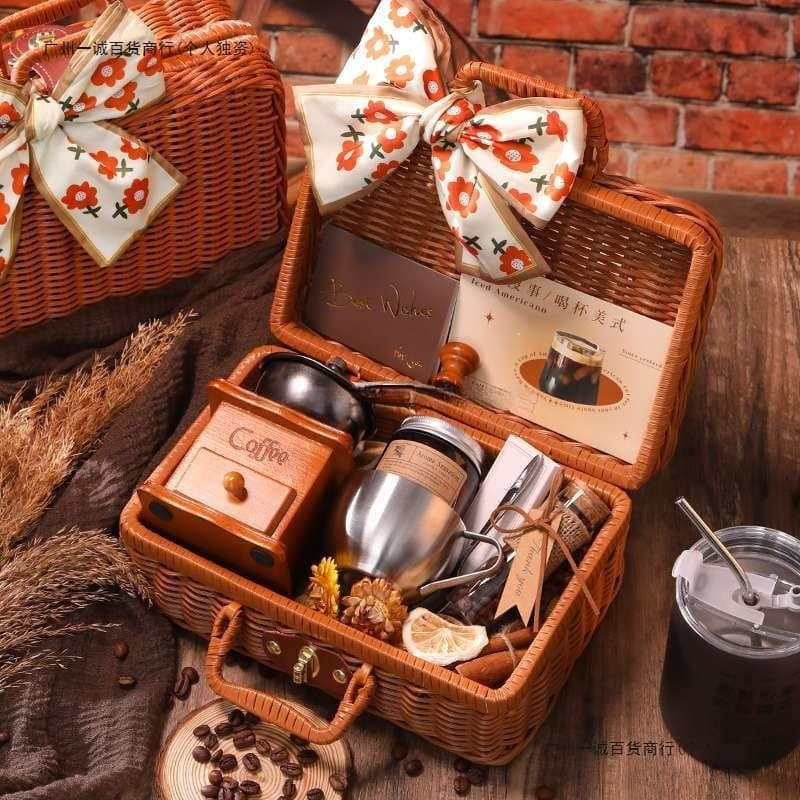 Manual Hand-Press Coffee Machine Gift Set with Integrated Grinder, Small Portable for Home Use