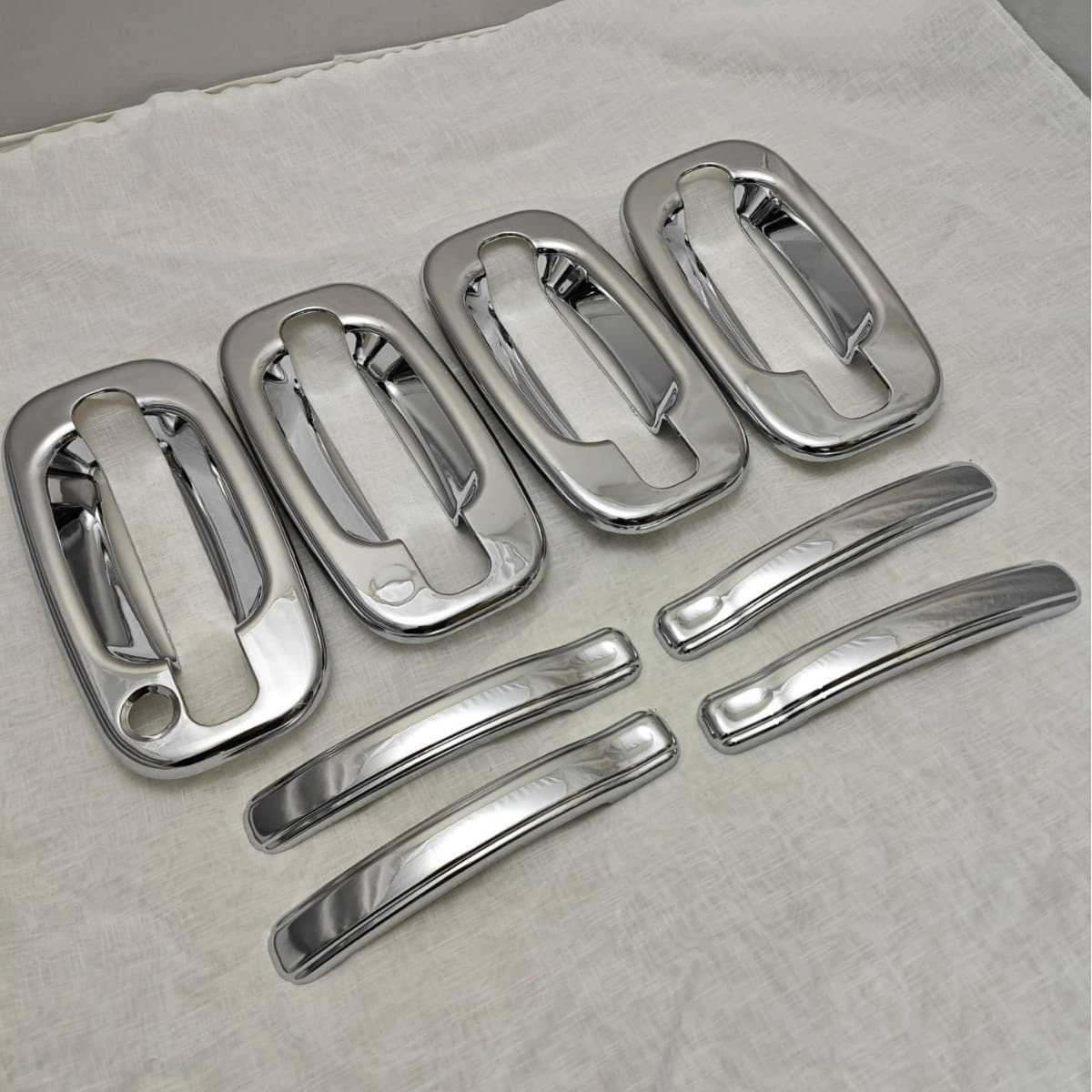 Compatible with 99-06 Tahoe Silverado Avalanche Yukon Sierra Chrome Handle Cover