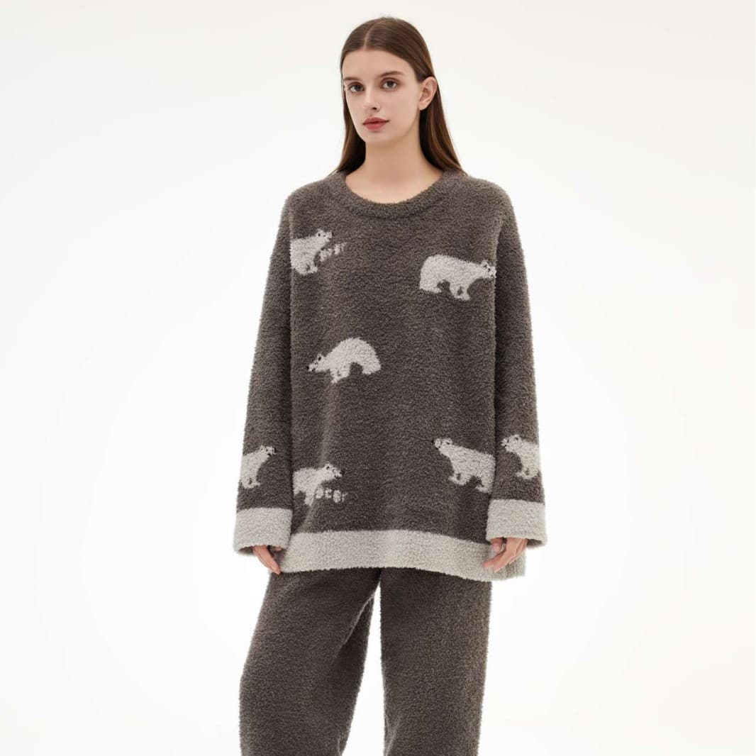 Autumn and winter pajamas for women, half velvet Arctic Bear, thickened, loose, comfortable and warm, can be worn outside, soft home clothes