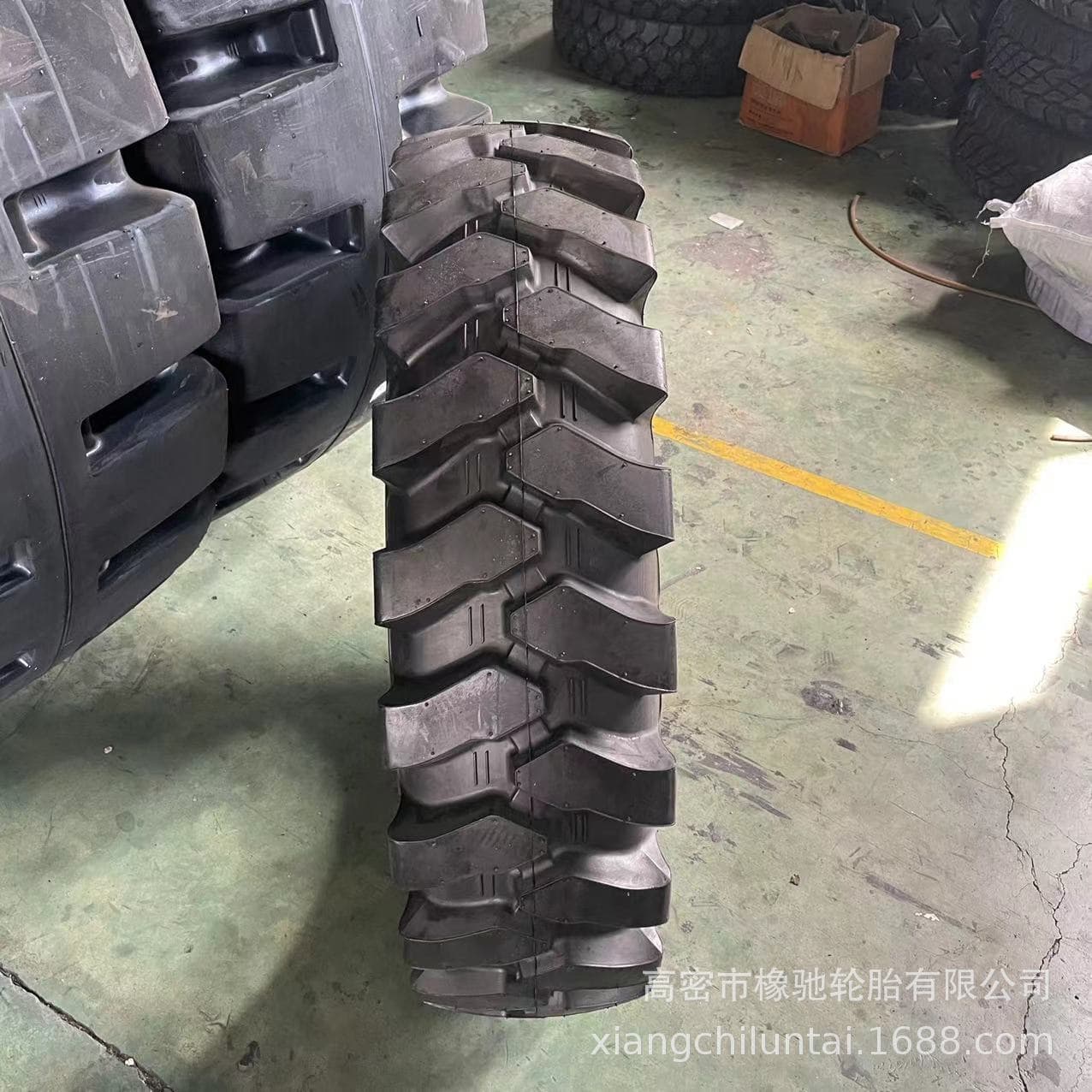1000-20 Excavator Tire 900-20 900-16 1000-20 Wheel Trencher Engineering Tire