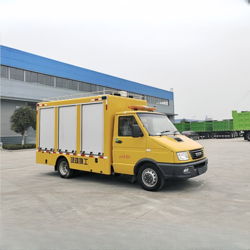 IVECO Emergency Rescue Vehicle Equipped with Rescue Equipment Based on Work Requirements Dual Row Optional