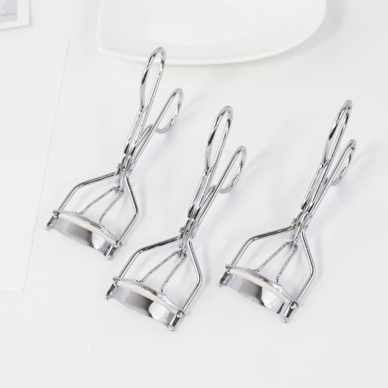 Portable Eyelash Curler Tool for Long Lasting 3D Volumizing Eyelashes Curler Device Compact And Handy Eyelash Curler for Everyone
