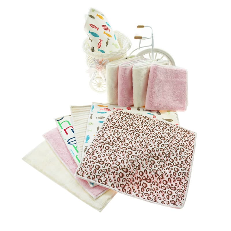 Leopard print pink square towel, heat transfer composite coral fleece square towel, simple small towel, absorbent, factory direct sales handkerchief.