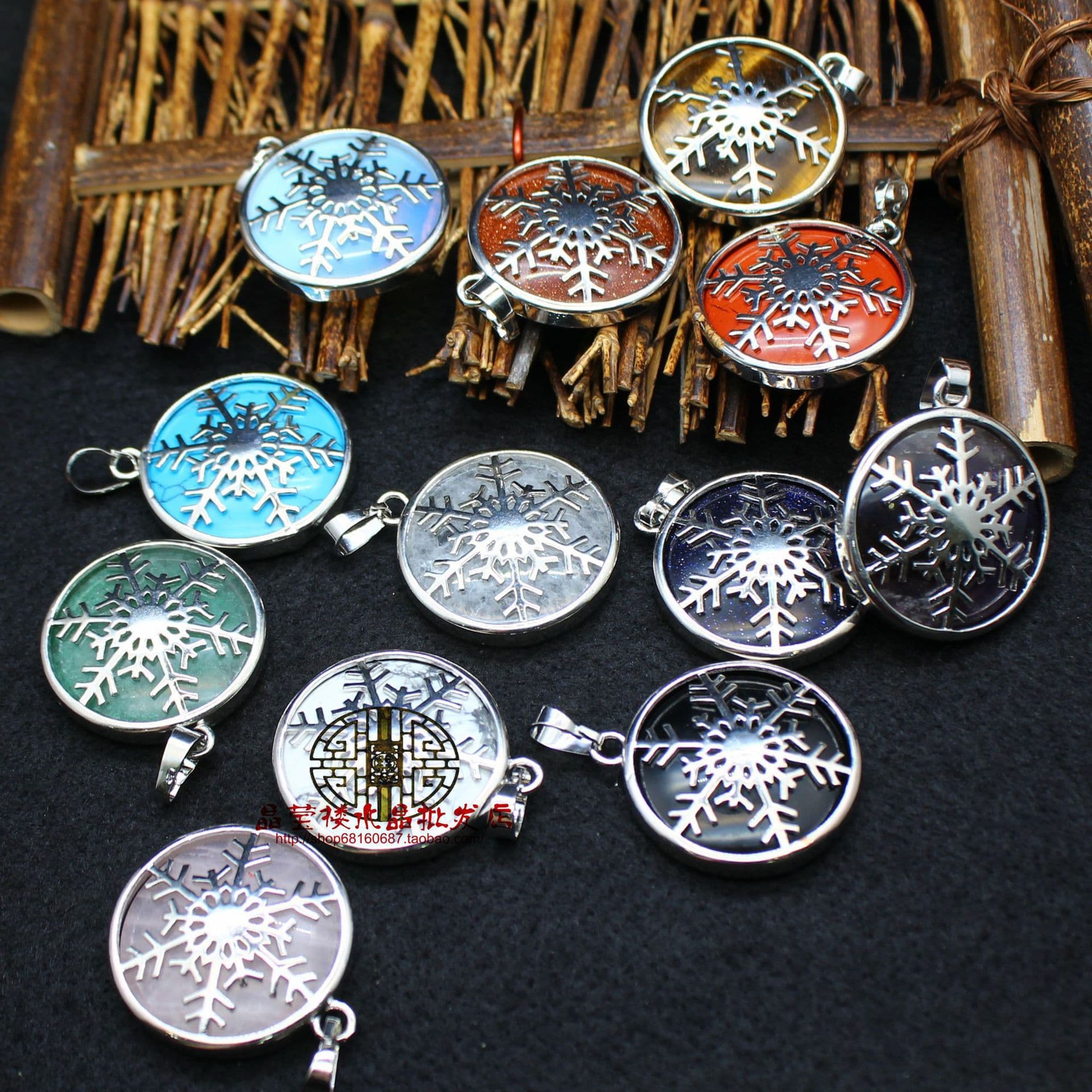 Ebay European and American Foreign Trade Jewelry Origin: Fashion Round Hollow Pendant Ice Flower White Turquoise Pendant Necklace