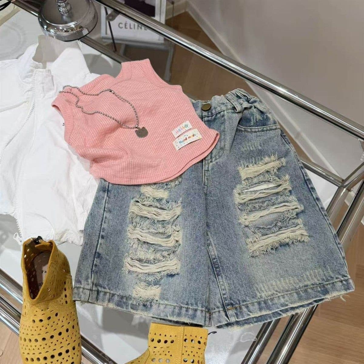 Girls fashionable American street style five-point ripped children's jeans summer 2026 new children's ripped pants