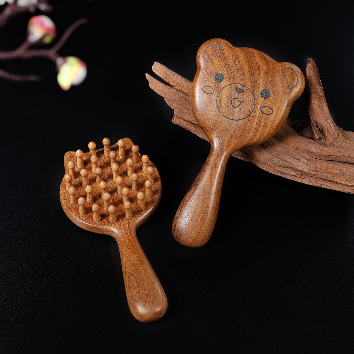 Sandalwood kitten and bear massage meridian comb for long hair, general purpose comb for scalp massage, coarse tooth comb, solid wood without paint