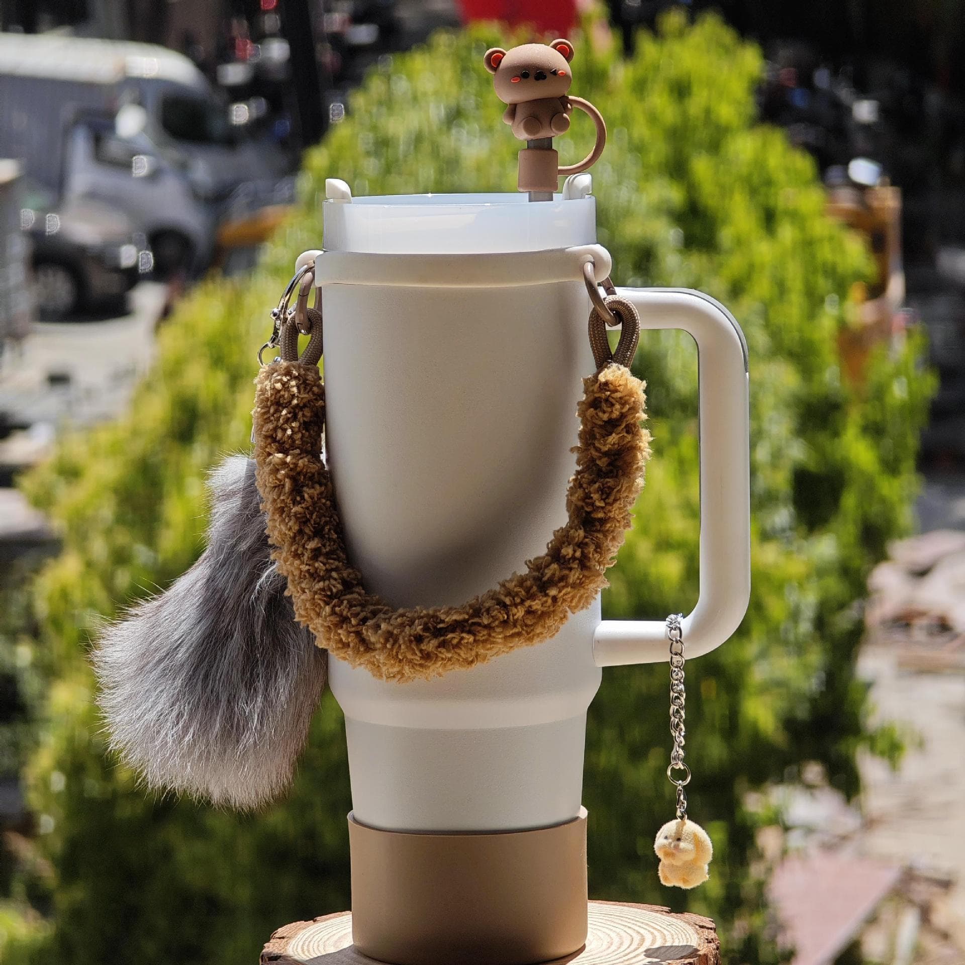 Hot-selling cross-border Stanley cup decoration straw topper cup sleeve cup chain ins colorful flower keychain pom-pom