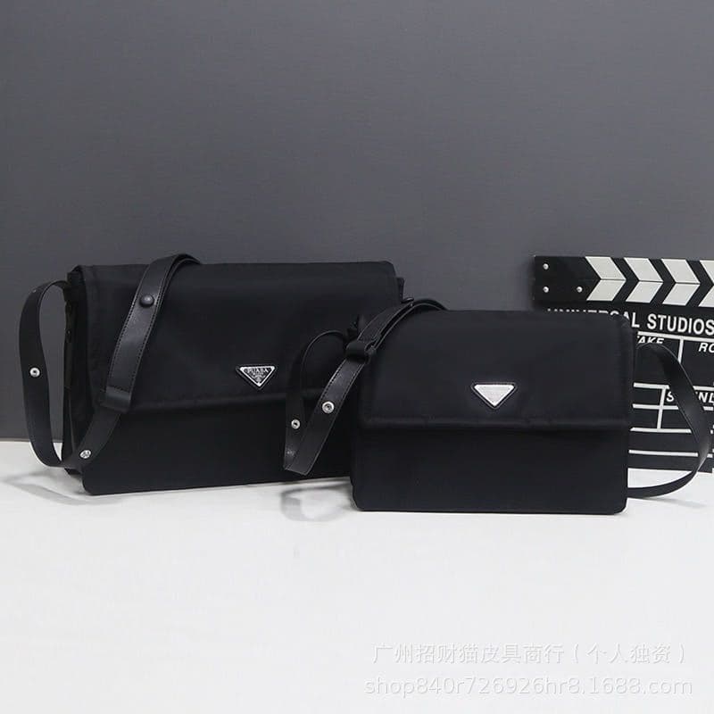 P Home 2024 New Commuter Nylon Tote Messenger Large Capacity Crossbody Bag Vintage Style Casual Shoulder Bag for Women