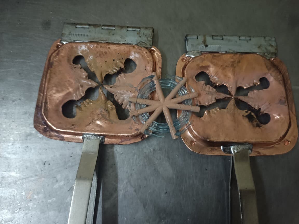 Paint spray copper mold manufacturing, enamel toy paint spray copper molds, paint spray molds, masking films, edge molds, clamp molds.