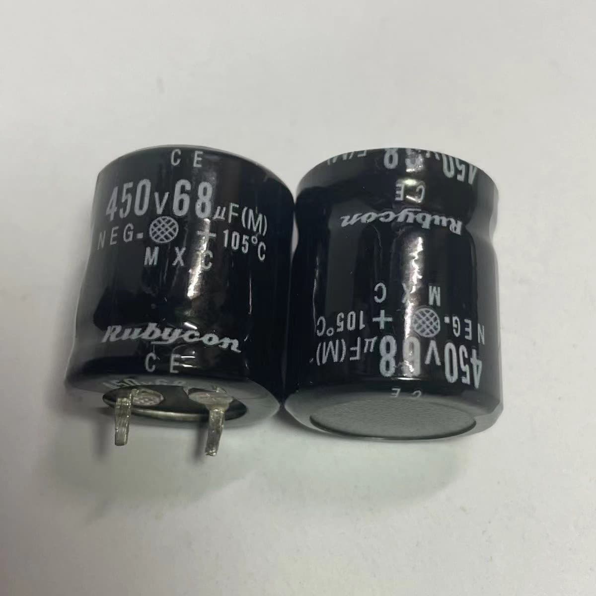 Factory direct supply of high-quality horn-shaped electrolytic capacitors, 450V 68UF, 22*30 aluminum electrolytic capacitors. Inquiries welcome.