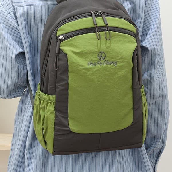 Outdoor hiking lightweight backpack women's leisure fitness sports large-capacity mountaineering bag travel commuting small backpack men