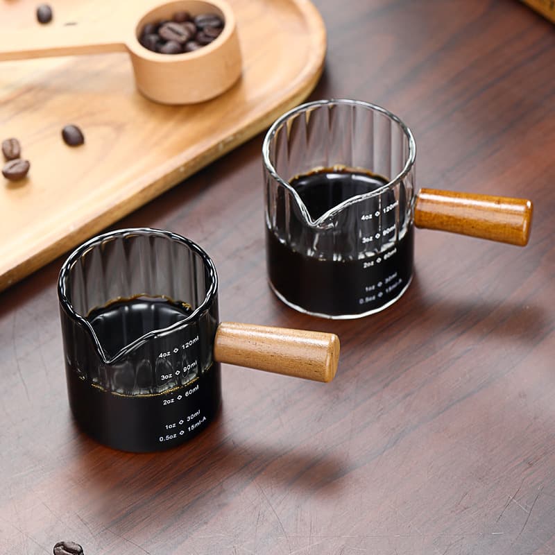In Stock Borosilicate Glass Wooden Handle Milk Pitcher with Scale Espresso Coffee Measuring Cup Mini Milk Can Vertical Stripe Design