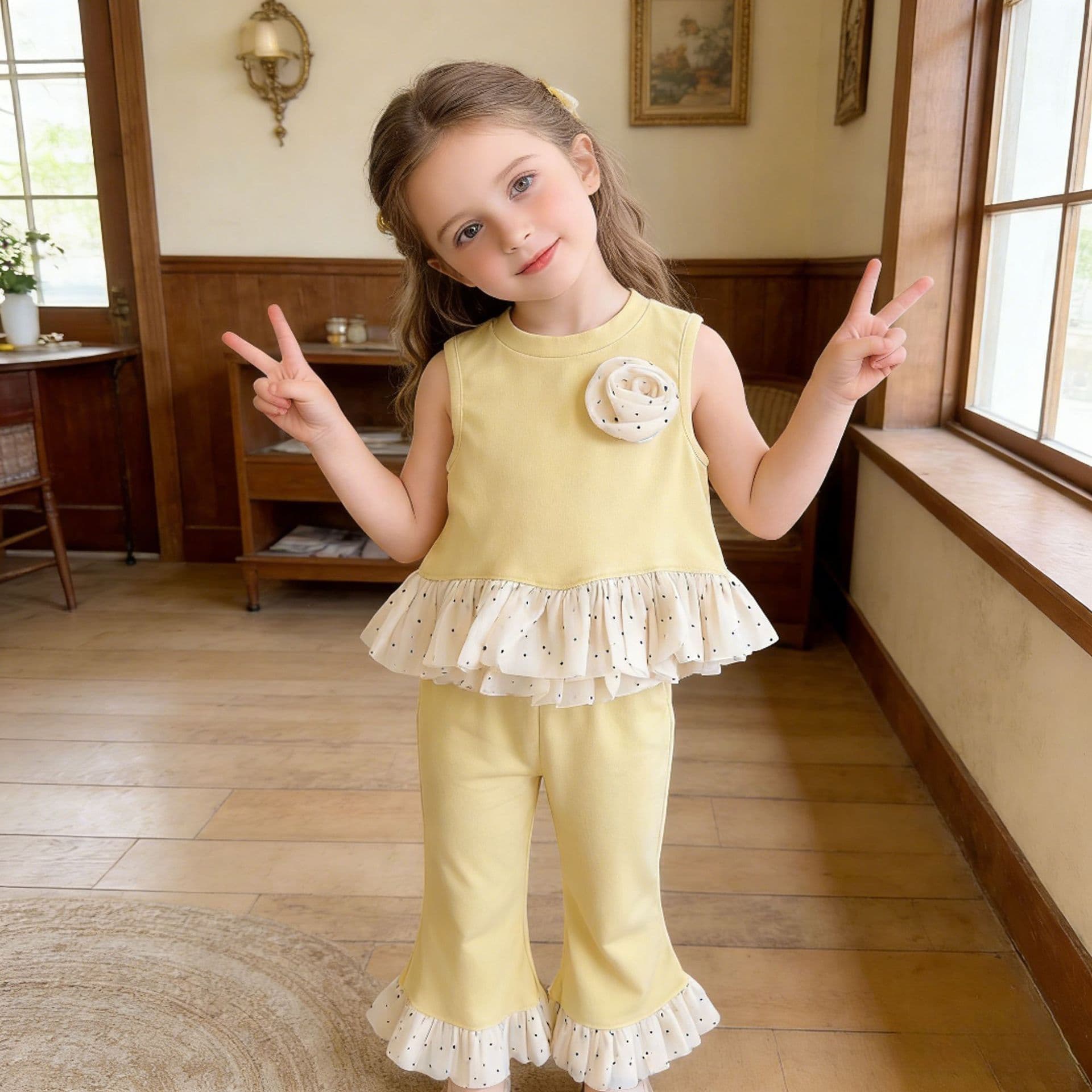 Ready-to-go girls' sweet suit for summer new baby girl fashionable princess style vest bell bottoms two-piece set