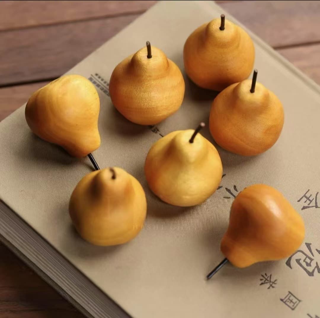 Golden Sandalwood Wood Carving Artificial Pear Ornaments Mini Fruit Cute Small Hand-Held Pieces Wooden Carving Home Decoration