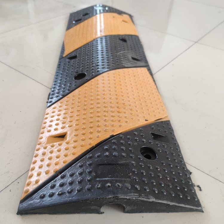 Zhongyu Supplies Highway Cast Steel Speed Bumps, Road Vehicle Buffer Strips, Trapezoidal Solid Steel Speed Plates