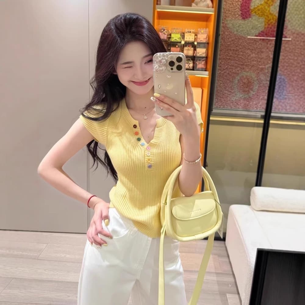 Yellow V-Neck Short Sleeve Knit Top for Women, Summer Pure and Sweet Style, Waist-Cinching Slimming Cropped Top for Petite Figures