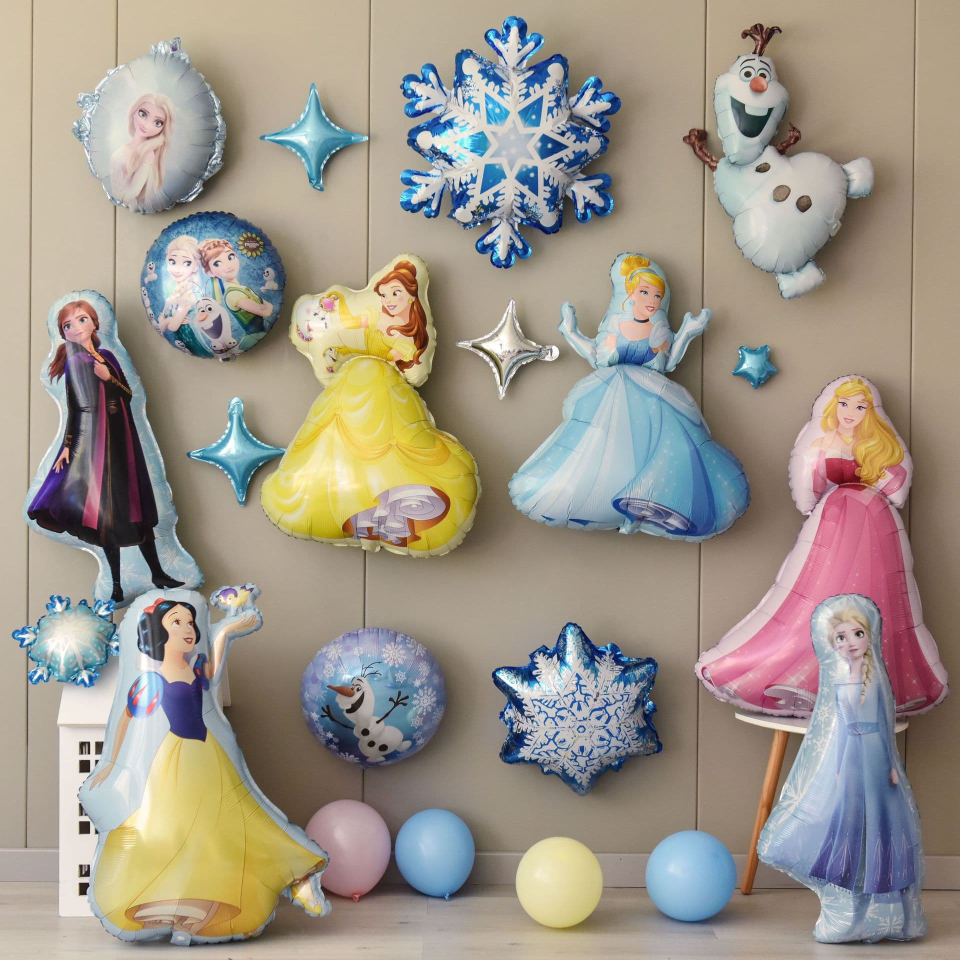 Frozen themed balloons Elsa Anna Princess girls birthday party scene decoration Olaf snowflakes