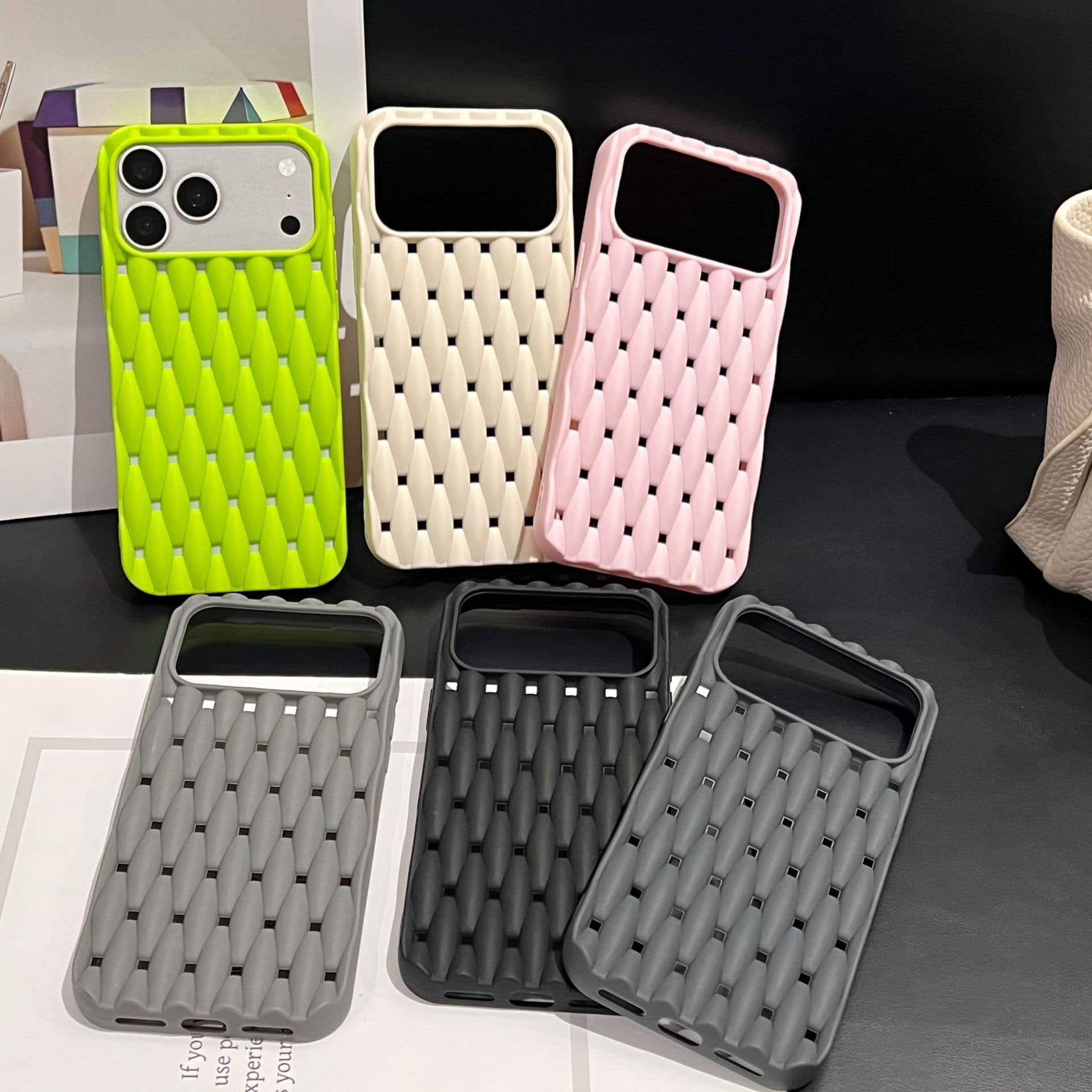 Heat Dissipation Case for iPhone 17 Pro Max Phone Case iPhone 16 Large Hole Mesh Heat Dissipation 3D Protective Cover