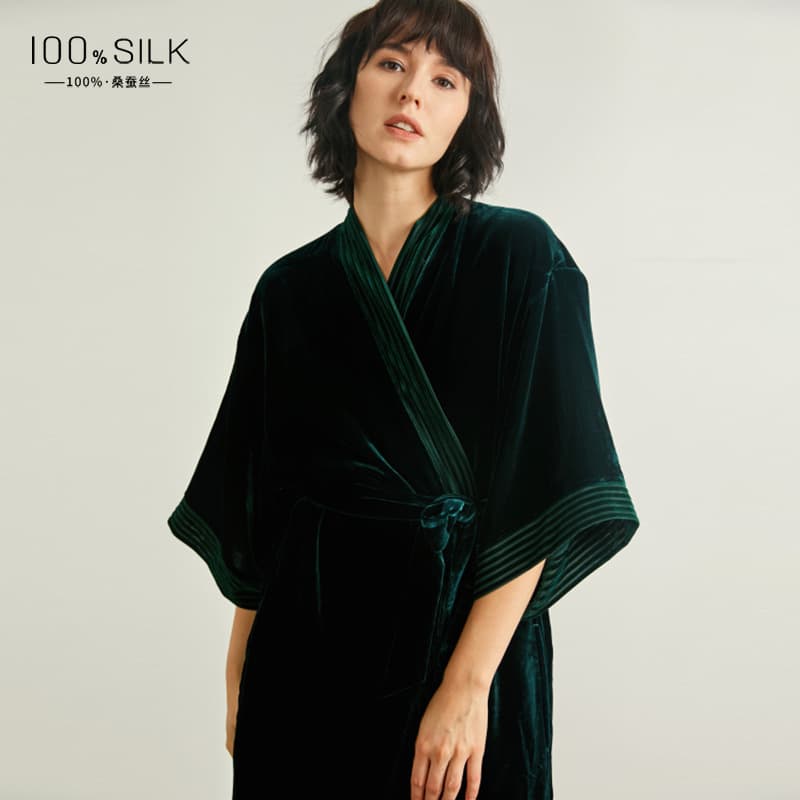 2025 Autumn/Winter New Silk Velvet Robe for Women, Thickened and Warm, Suitable for Outdoor Wear, Mulberry Silk Comfortable Homewear Morning Robe