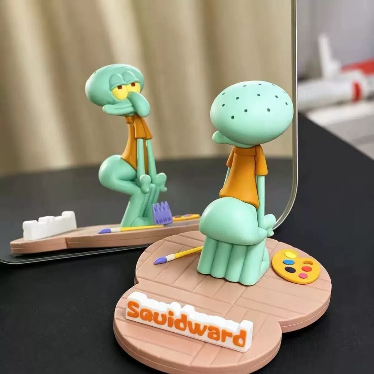 Cute and creative Squidward mobile phone desktop drama office ornaments violent lazy Squidward mobile phone holder