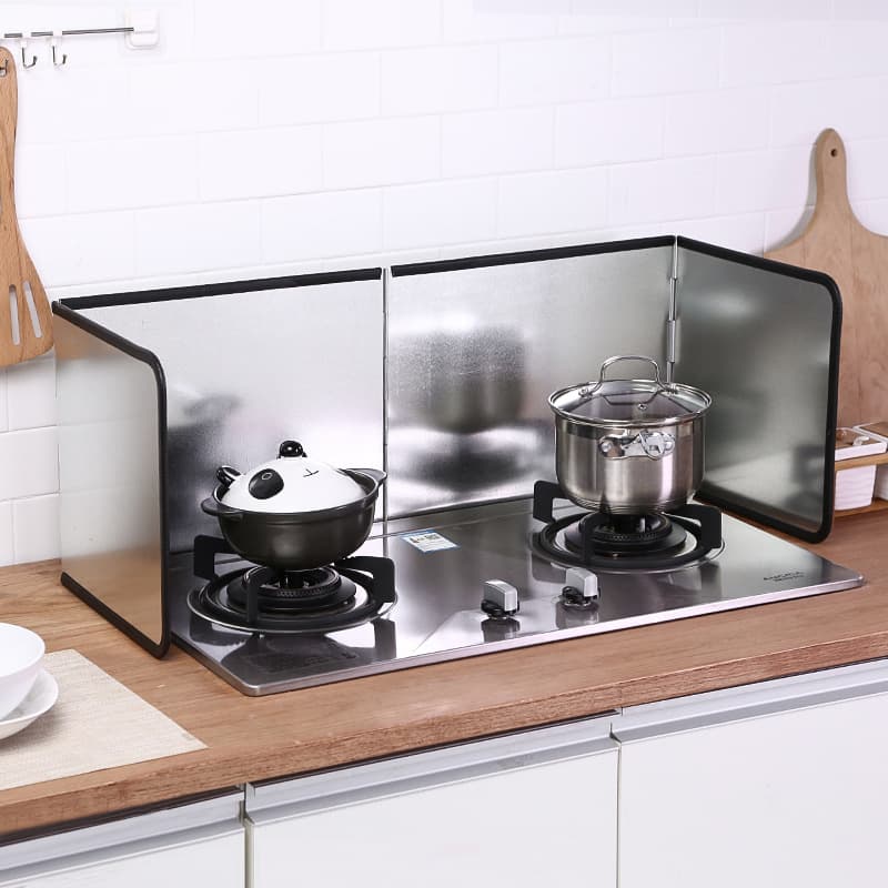 Kitchen oil splash guard, gas stove high-temperature resistant galvanized sheet oil barrier, cooking splash guard, range hood heat insulation shield