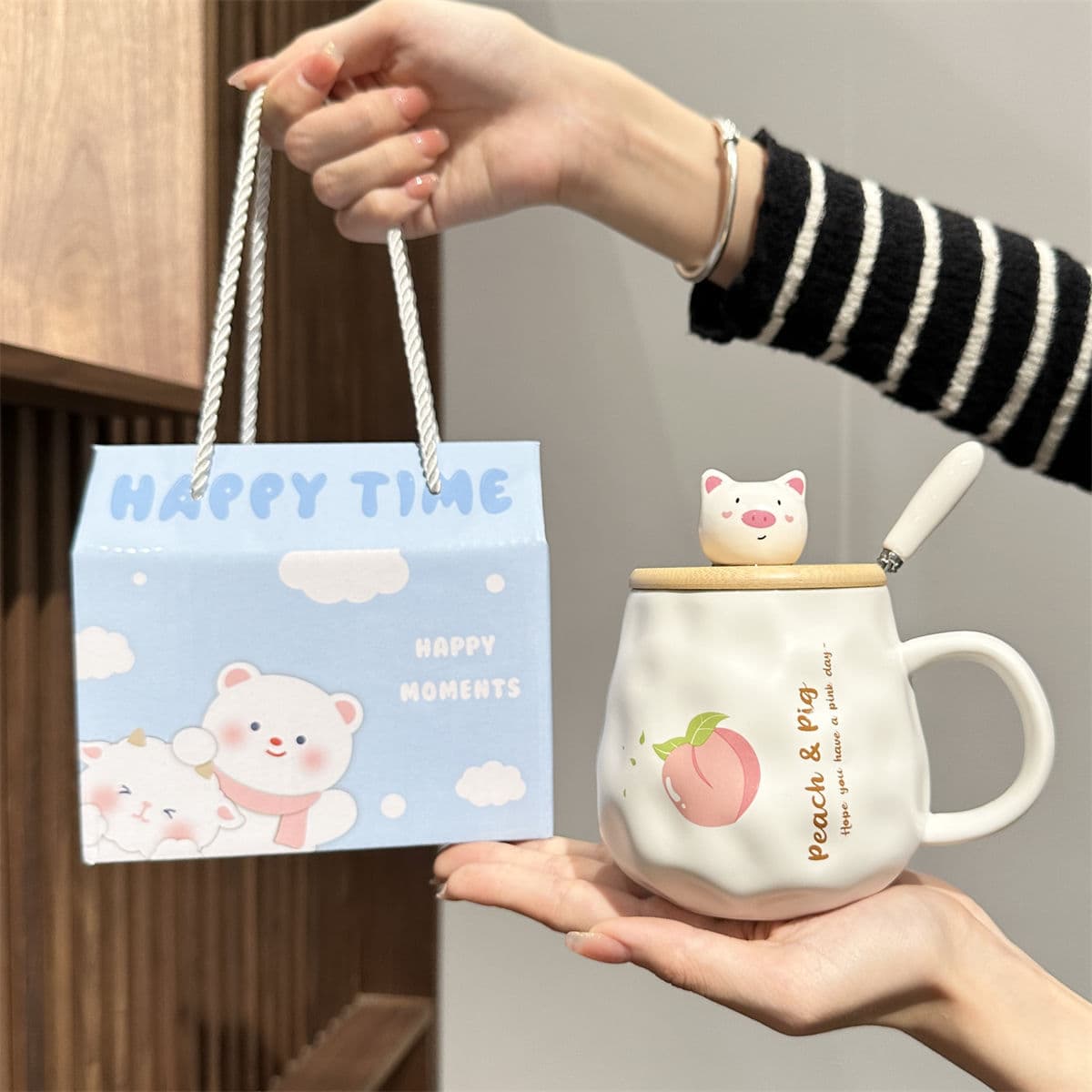 Birthday gift for best friend, cute ceramic cup with lid and spoon, practical and meaningful gift box