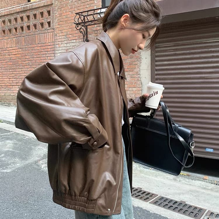 Retro brown leather jacket for women, short style, 2024 autumn, petite, Korean style, loose fit, cool biker jacket.
