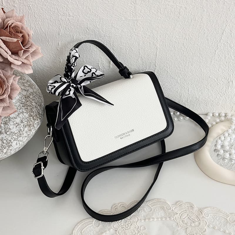 High-end textured bags for women 2026 new style retro temperament versatile one-shoulder niche western style crossbody handheld small square bag