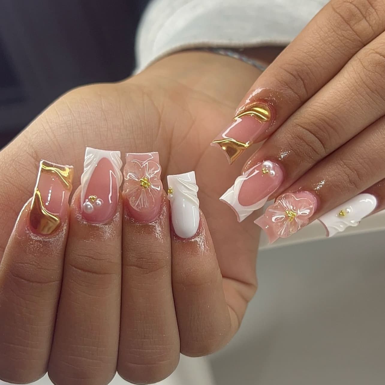 Lefan Manicure 3D White French Wearable Nails Gold Paste Flower Pearl Short Wearable Nails Fake Nails Wholesale