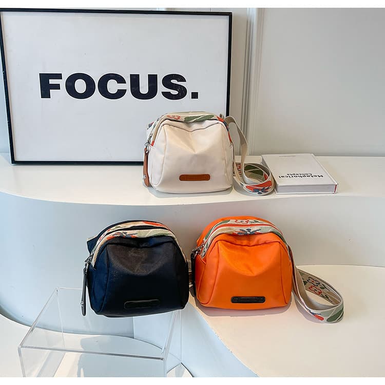 2026 New Fashion Single Shoulder Bag Women's Crossbody Bag Spring Canvas Bag Versatile Women's Oxford Cloth Shell Bag