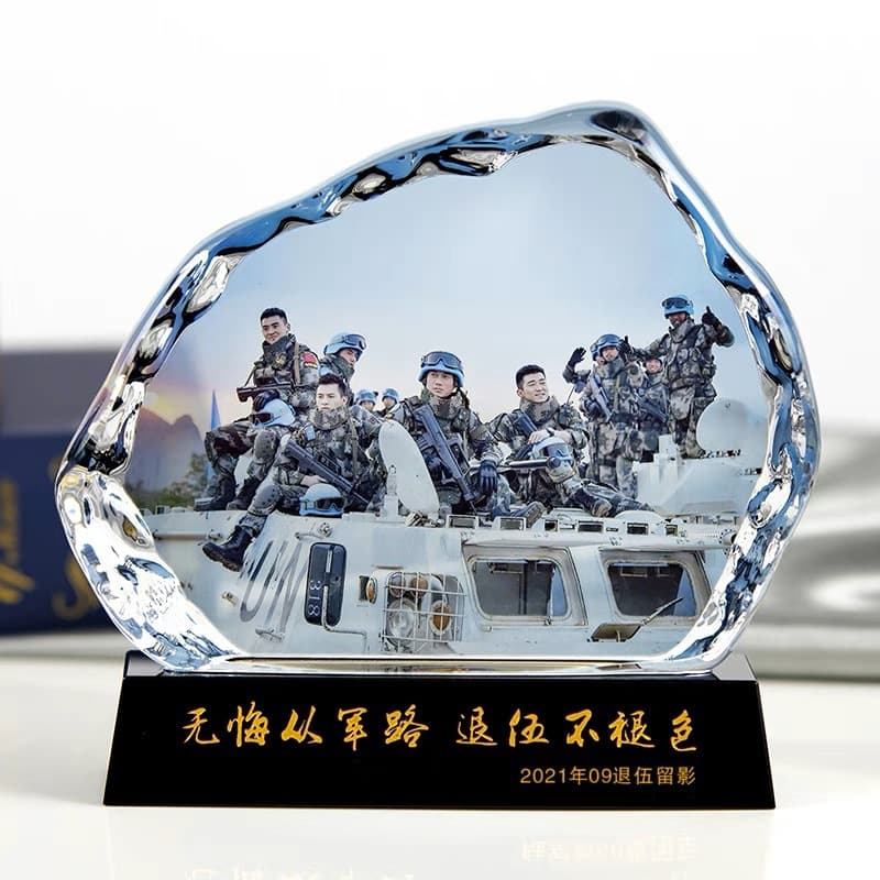 Veteran Commemorative Gift for Comrades-in-Arms, Engraved Photo Gift, Honorable Retirement Practical Memorial Ornament