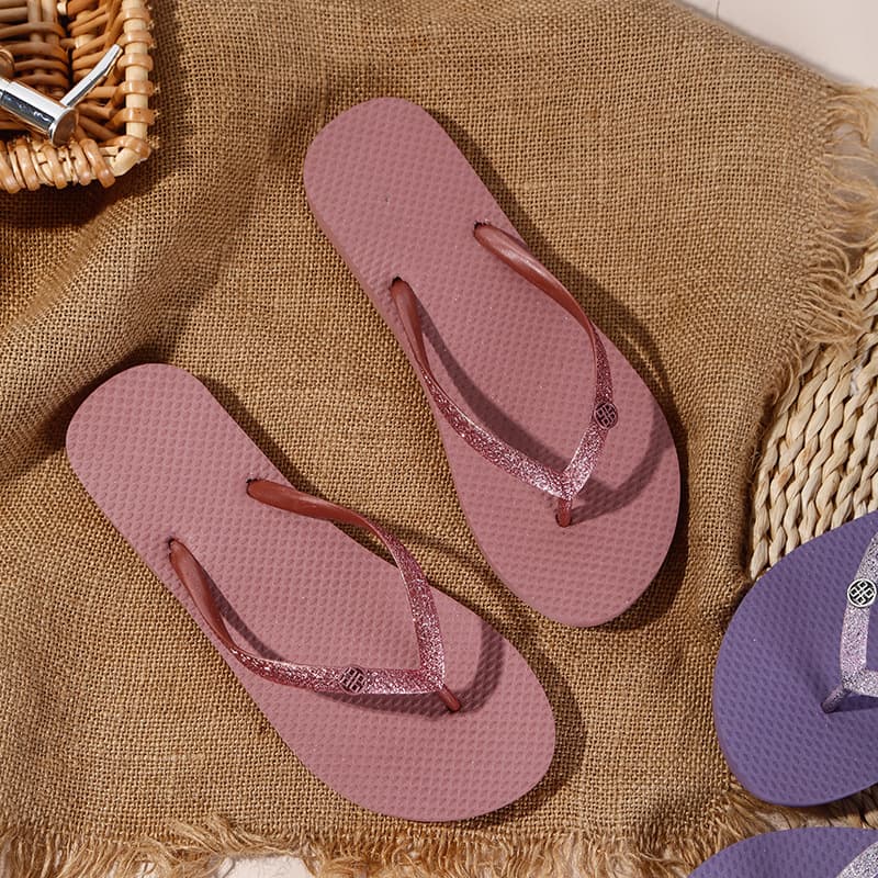 New summer toe-loop flip-flops for women, casual sandals with toe post, comfortable flat heel beach shoes, customizable.