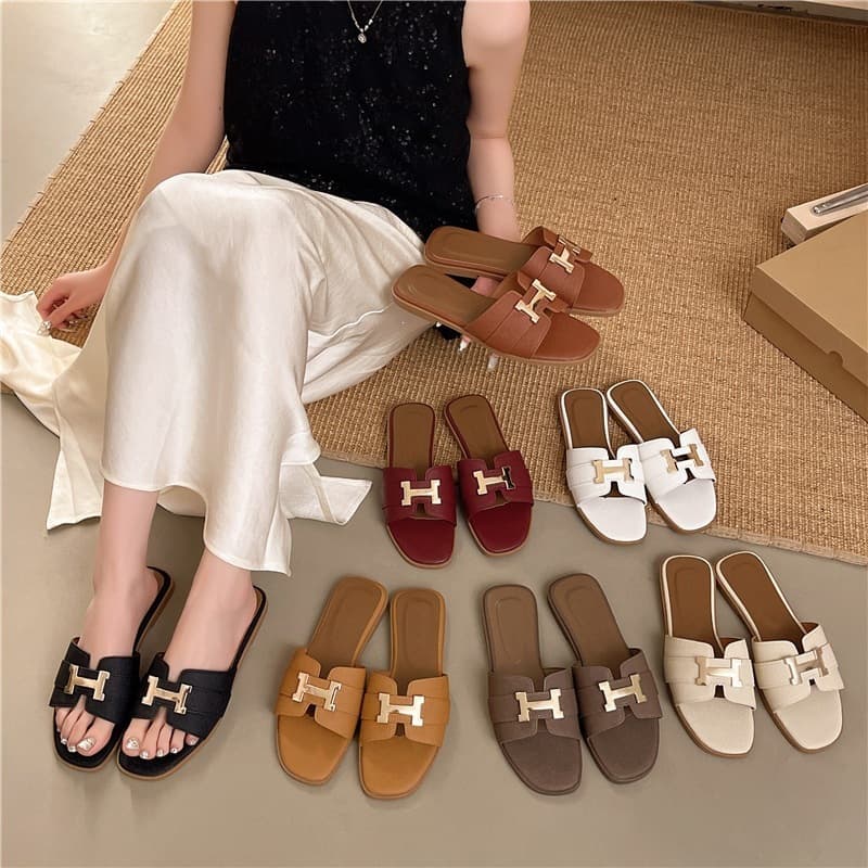 Women's Summer Slippers Fashion 2026 Spring Flat Square Toe Sandals for Outdoor Vacation One-Strap Beach Shoes