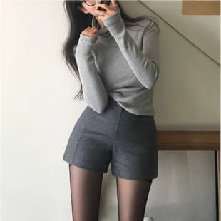 Gray Wool Shorts for Women, Winter 2024, Slimming, Korean Style, Fitted, Hip-Hugging, Boot Shorts, High-Waist, Three-Quarter Length