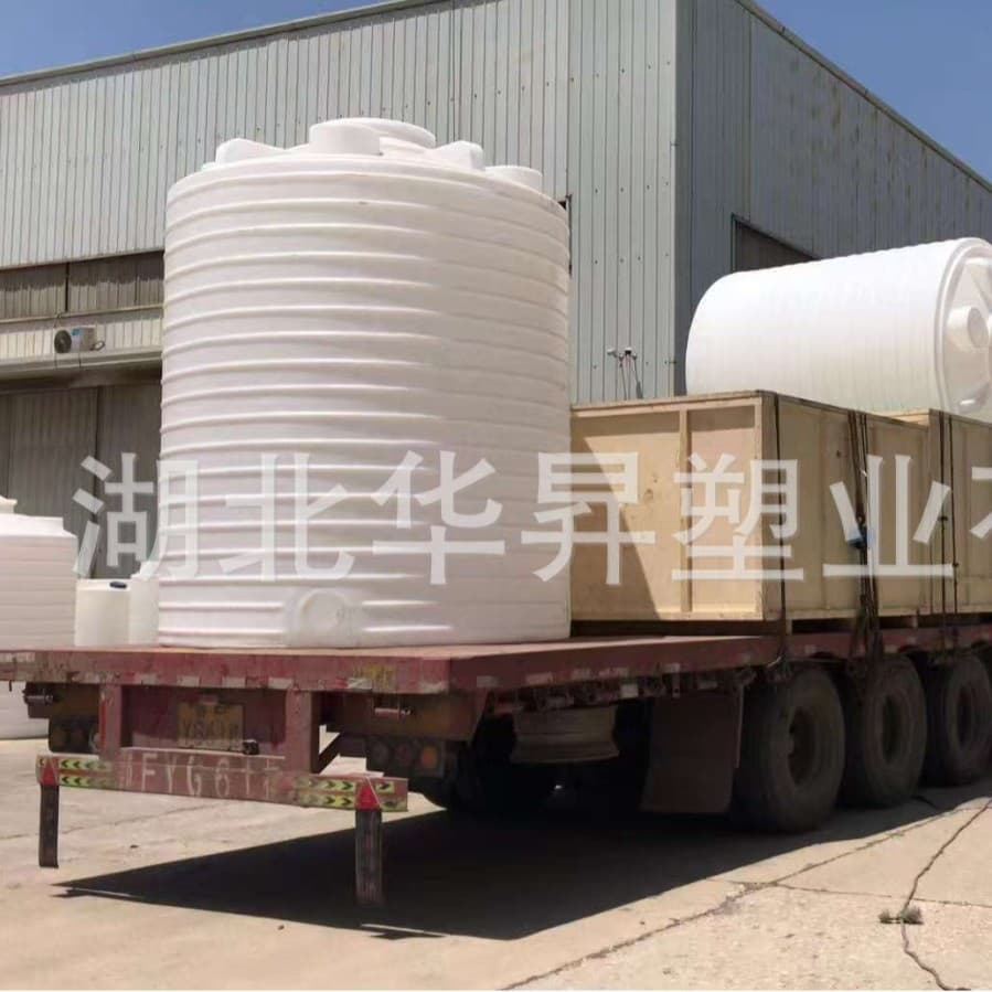 Zhejiang Wenzhou: Large water storage barrels, 5-ton plastic water towers, 20 cubic meters water storage tanks, heat and freeze-resistant.