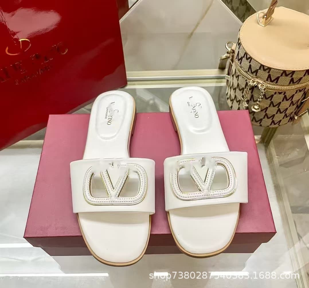 Cross-border Trade V-brand Slippers Solid Color Sheepskin Hollow One-strap Women's Outdoor Slippers Factory Wholesale Supply