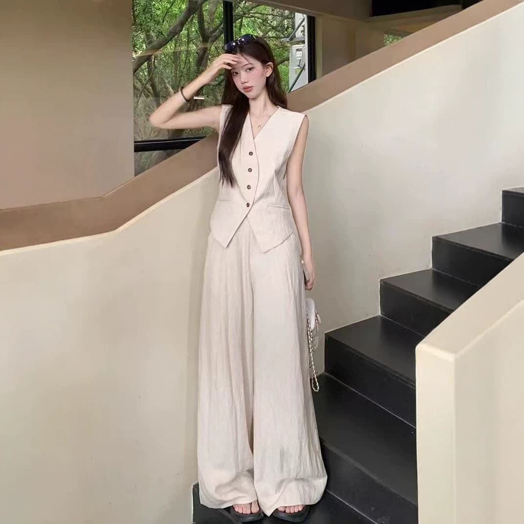 2026 Summer and Autumn Short Vest and Long Wide-Leg Pants Set, Thin and Comfortable, Stylish and Photogenic, a Hot Item