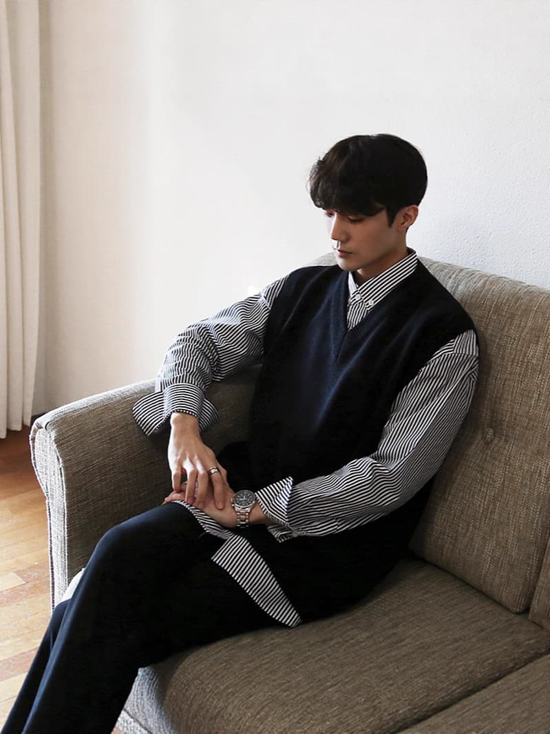 2026 Autumn/Winter Knit Vest Korean V-Neck Pullover Loose Knit Top Men's Versatile Sleeveless Sweater