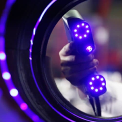 CereScan 3D scanner, intelligent handheld scanning device, compact and easy to operate.