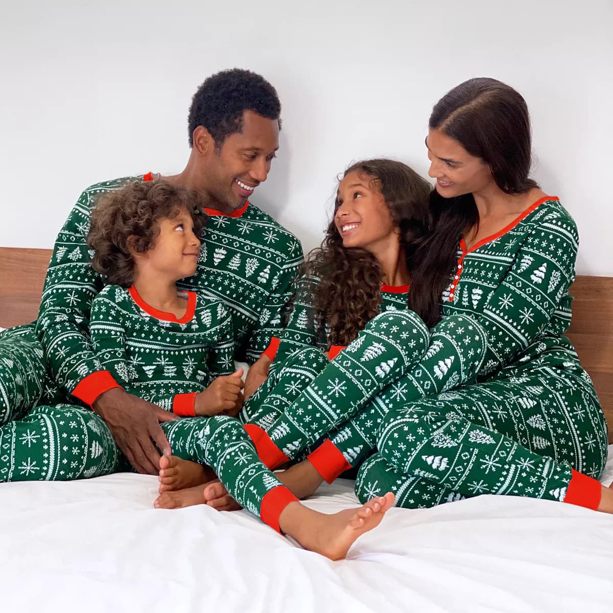 Amazon eBay Hot Selling Bestseller 2022 Europe and America New Arrival Christmas Print Color Block Family Matching Homewear Set