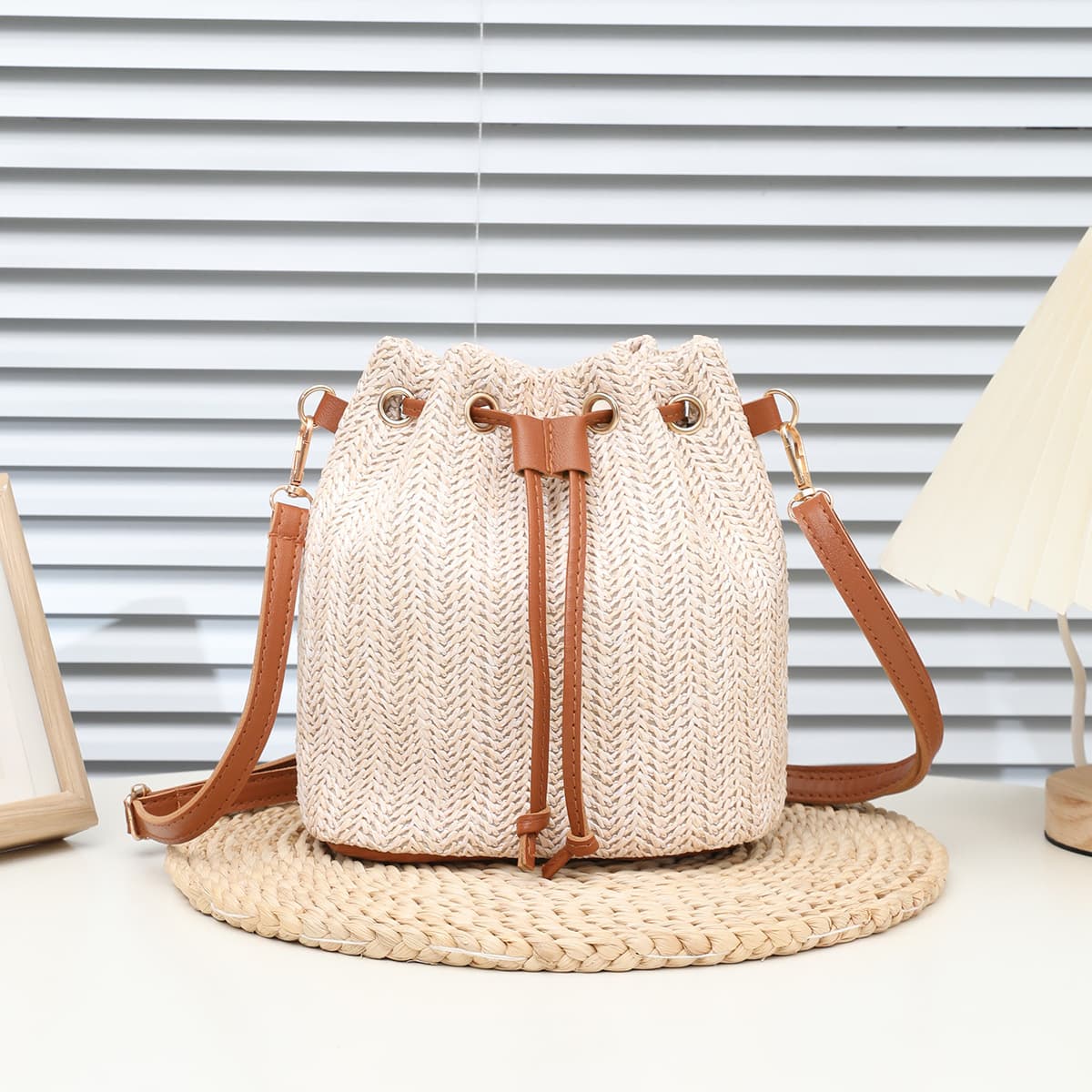 Straw woven bag women's 2026 new niche design summer crossbody bag seaside vacation beach bag bucket bag