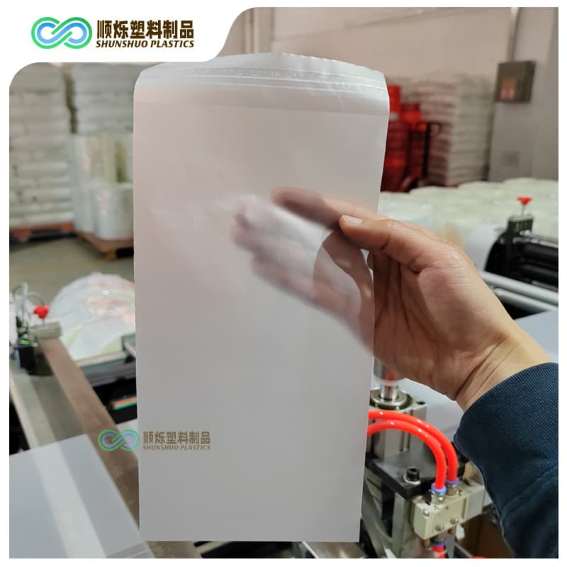 PO Self-sealing Bags Moisture-proof Dust-proof 8/6 Gauge Low-pressure Plastic Film Bags Self-adhesive Bags Supply from Dongguan Factory