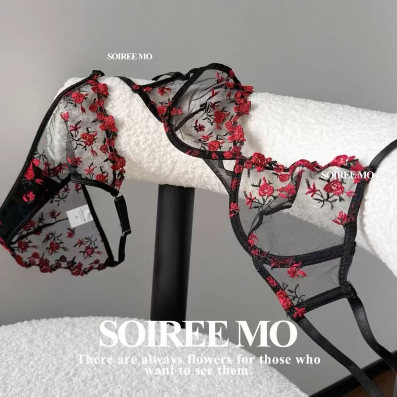 Cross-border sexy lace lingerie set with thong, wholesale factory direct mesh women's erotic lingerie in stock