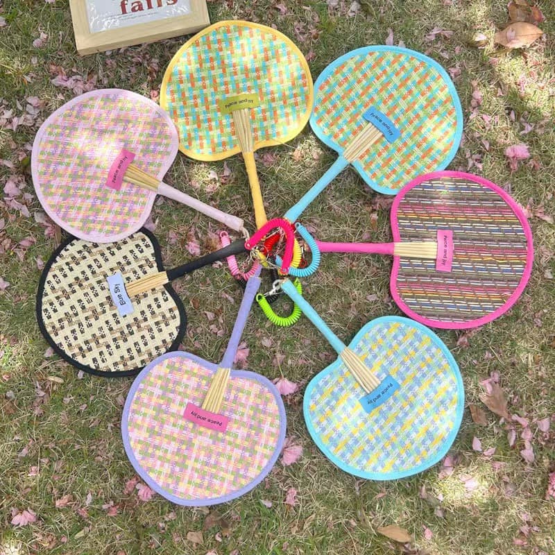 Xiaohongshu’s popular summer cattail fan and wheat straw portable hand-cranked cattail leaf fan, cute dopamine girl fan wholesale