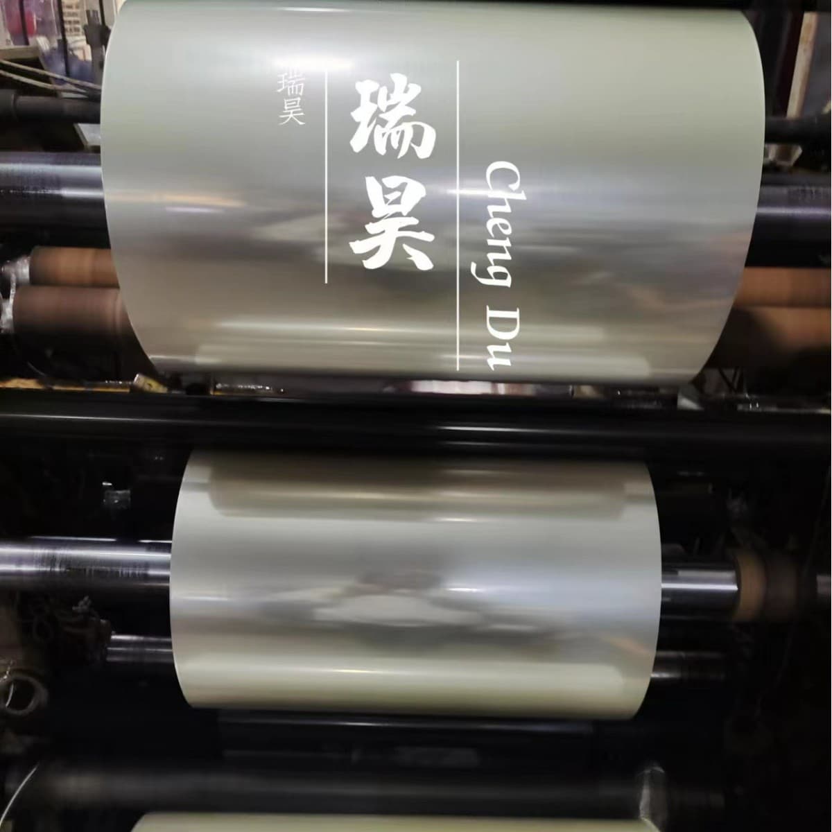 Manufacturer PVC film PVC high-transparency aluminized film Christmas gift tinsel aluminized film PVC laser aluminized film twist wrap film