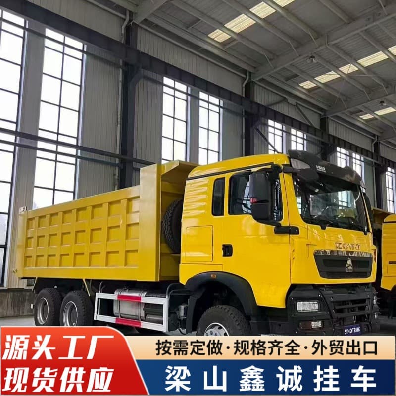 HOWO 8x4 dump truck for export, used for transporting construction waste.