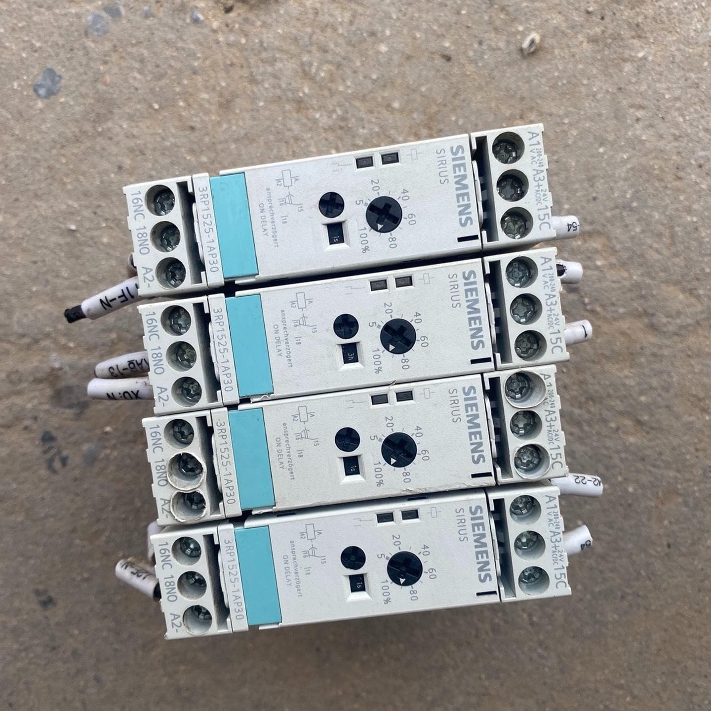 [Negotiable] Selling used time relay 3RP1525-1AP30.