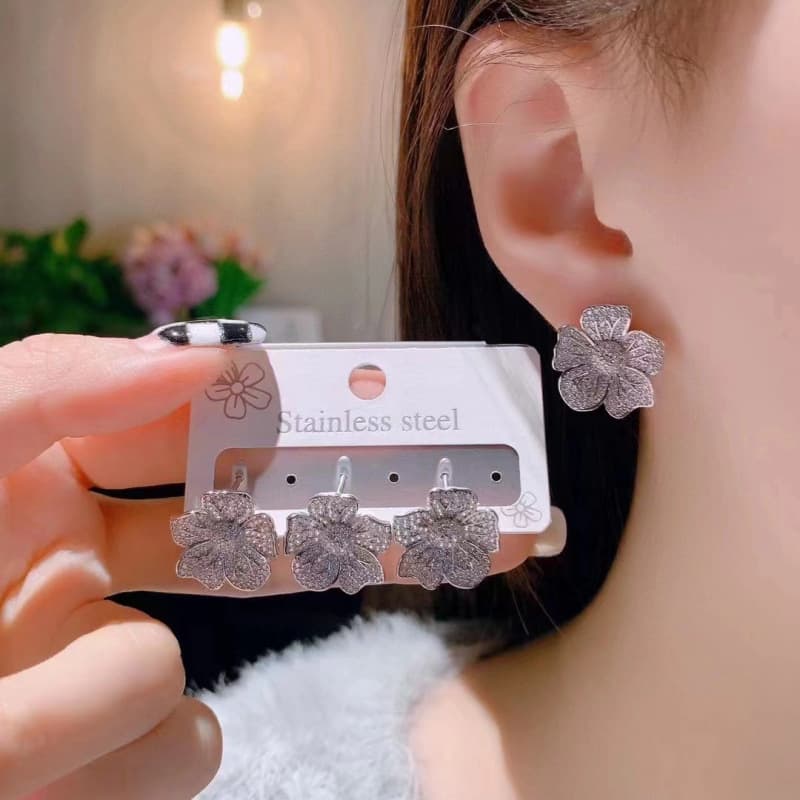 No. 6300 925 silver electroplated white gold full diamond heavy work camellia ear clip