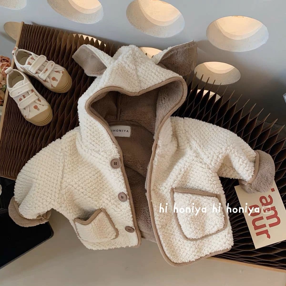 Children's velvet jacket winter 2026 new Korean version male and female baby hooded warm top sherpa jacket trendy