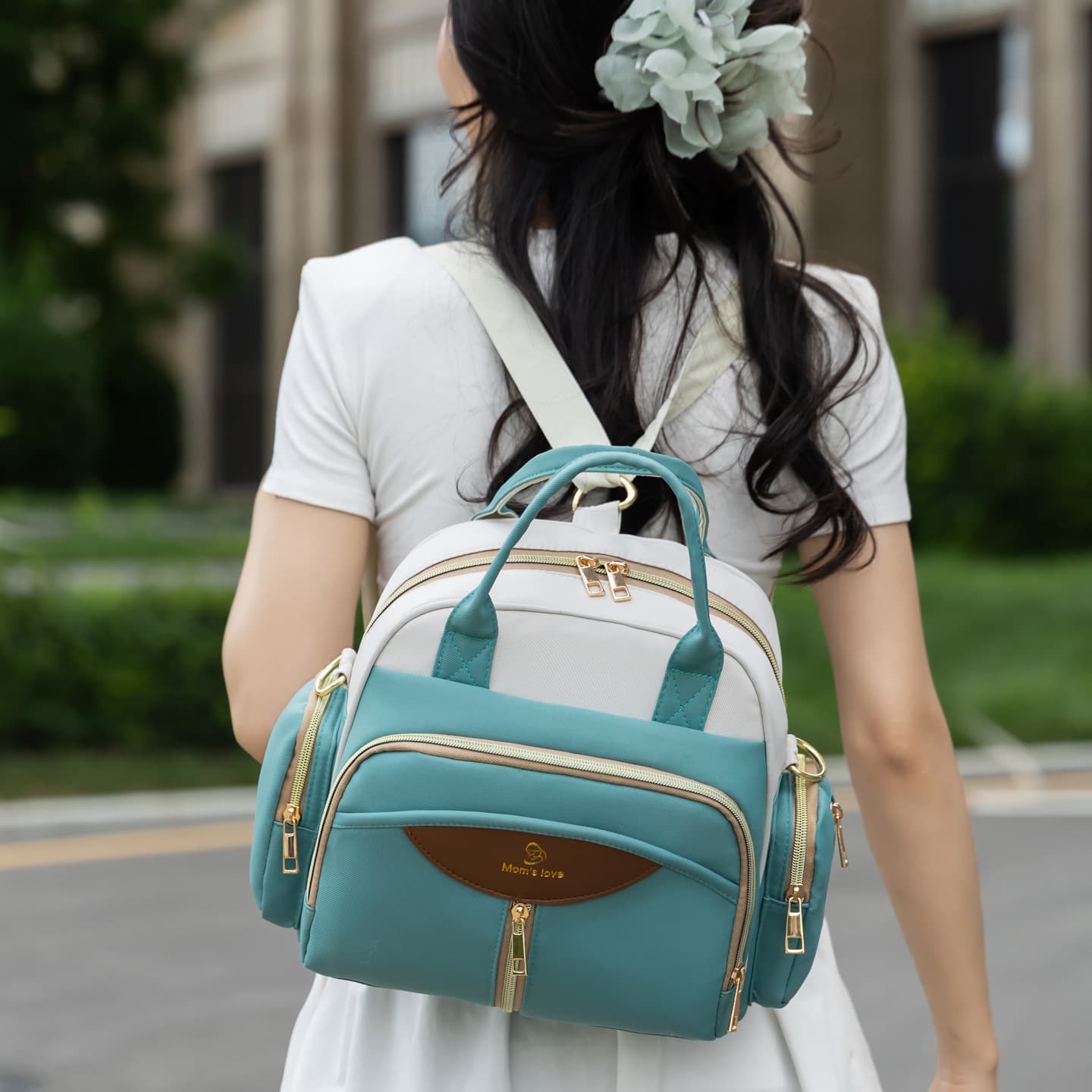 This year’s new mommy bag is a high-quality Oxford cloth portable mother and baby bag, fashionable and contrasting multi-purpose insulated backpack